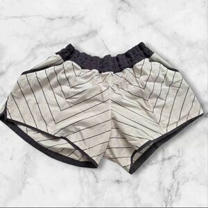 Lululemon Tracker Shorts Size 8 White & Black Stripe